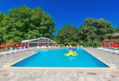 Почивка със семейството! Нощувка със закуска и ползване на открит басейн, детски кът, фитнес в Комплекс Фазанария до Пазарджик