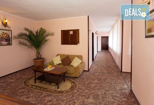 Почивка със семейството! Нощувка със закуска и ползване на открит басейн, детски кът, фитнес в Комплекс Фазанария до Пазарджик - Снимка 20