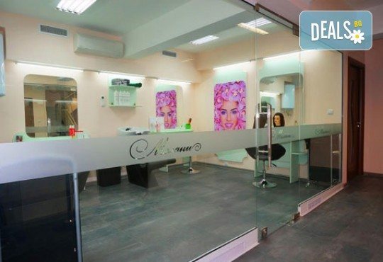 Лечебен масаж на гръб, кръст и масажна яка или лечебна зонотерапия на стъпала от салон за красота Мелани, Пловдив! - Снимка 6