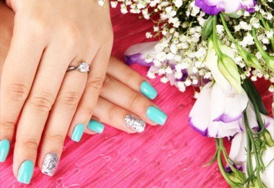 Красив и дълготраен маникюр с Shellac, сваляне на стар гел лак и 2 декорации в салон Професионален усет