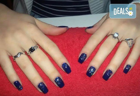 Красив и дълготраен маникюр с Shellac, сваляне на стар гел лак и 2 декорации в салон Професионален усет - Снимка 2
