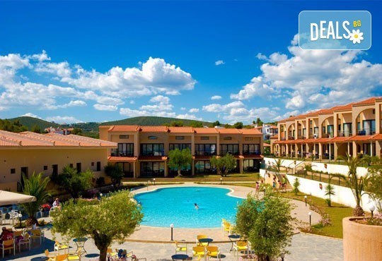 На море в Гърция през юни или септември в хотел Village Mare 4*, Халкидики! 5/7 нощувки на база All inclusive, ползване на басейн! - Снимка 17