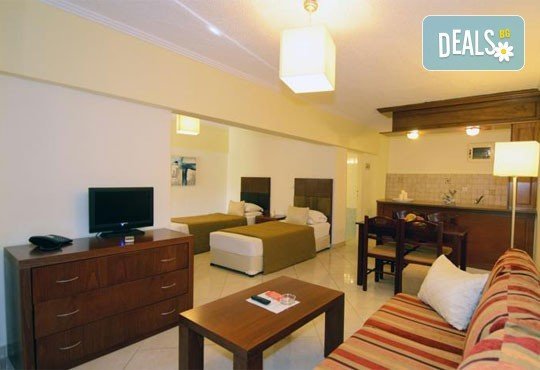 На море в Гърция през юни или септември в хотел Village Mare 4*, Халкидики! 5/7 нощувки на база All inclusive, ползване на басейн! - Снимка 6