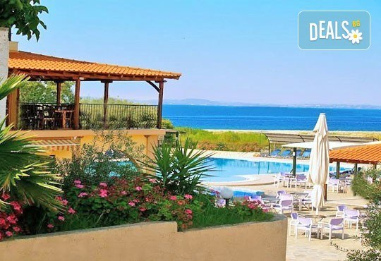 На море в Гърция през юни или септември в хотел Village Mare 4*, Халкидики! 5/7 нощувки на база All inclusive, ползване на басейн! - Снимка 4