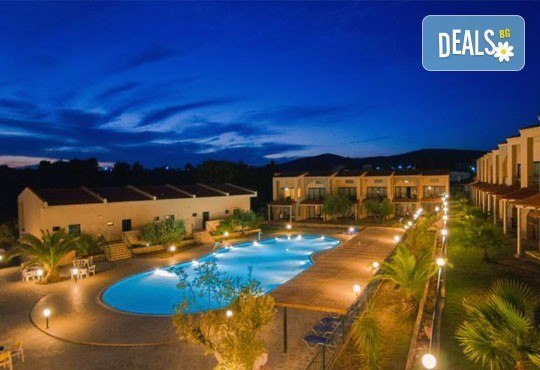На море в Гърция през юни или септември в хотел Village Mare 4*, Халкидики! 5/7 нощувки на база All inclusive, ползване на басейн! - Снимка 19