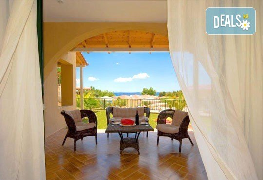 На море в Гърция през юни или септември в хотел Village Mare 4*, Халкидики! 5/7 нощувки на база All inclusive, ползване на басейн! - Снимка 10