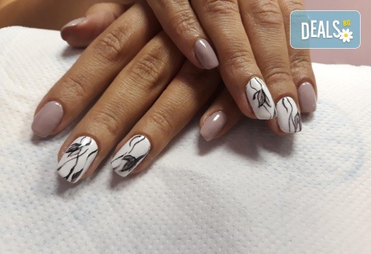 Перфектен маникюр! Цветен маникюр с гел лак BlueSky + подарък сваляне на гел лак в Салон Мечта - Снимка 13