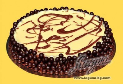 Шоколадова торта Трилогия с три вида шоколад - бял, млечен и тъмен! Уникален вкус и прекрасно съчетание на белгийски шоколад от Виенски салон Лагуна!