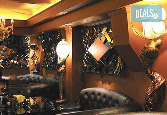 С нежен вкус на целувка! Хрупкава бяла торта с целувки или торта Орехова целувка от сладкарница Лагуна! - Снимка 6