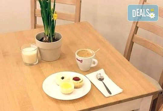 С повод или без! Вземете топящ се в устата шоколадов чийзкейк - цели 2 килограма, 16 парчета, от сладкарница Cheesecakers! - Снимка 4