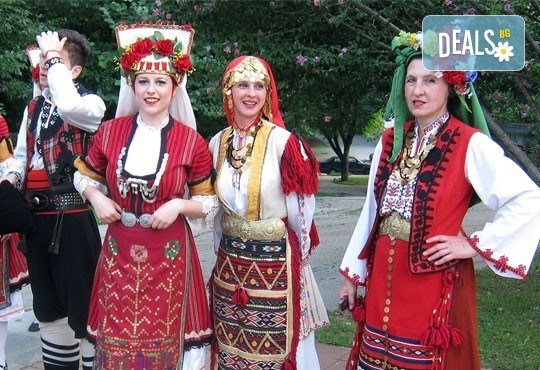 Направете първи стъпки в народните танци! 8 посещения на народни танци за начинаещи в танцова школа Колеви! - Снимка 4