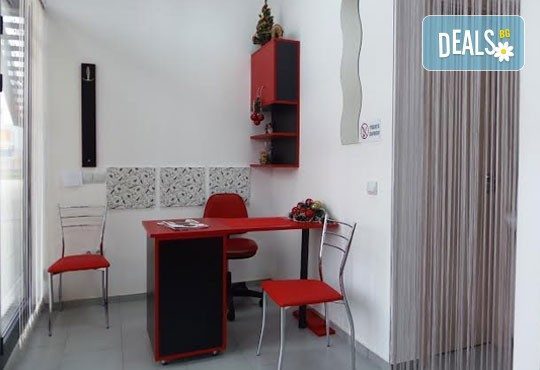 Масажно измиване, подхранваща маска, подстригване и оформяне със сешоар по избор на клиента в салон Професионален усет - Снимка 5