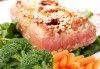 Стек от риба тон със сусам, лимонов дресинг и гарнитура от бейби моркови и броколи от ресторант Клуб на актьора! - thumb 1