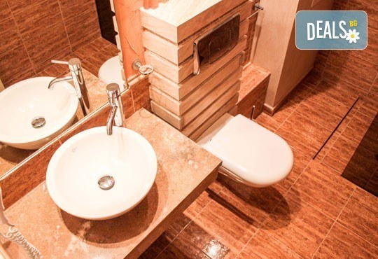 През септември на първа линия в Слънчев бряг! 1 нощувка за 2-ма възрастни и две деца или 3-ма възрастни в хотел Golden Rainbow First Line Apartments! - Снимка 6