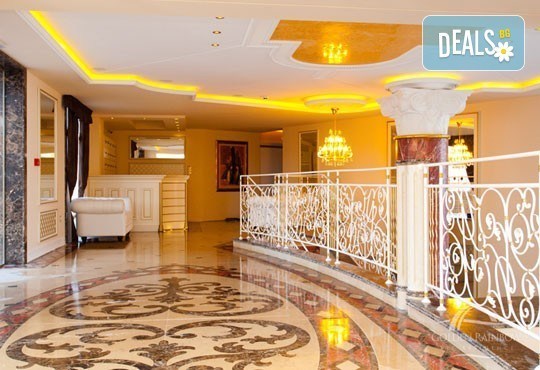 През септември на първа линия в Слънчев бряг! 1 нощувка за 2-ма възрастни и две деца или 3-ма възрастни в хотел Golden Rainbow First Line Apartments! - Снимка 8