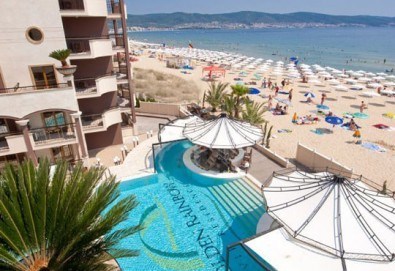 През септември на първа линия в Слънчев бряг! 1 нощувка за 2-ма възрастни и две деца или 3-ма възрастни в хотел Golden Rainbow First Line Apartments!