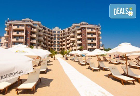 През септември на първа линия в Слънчев бряг! 1 нощувка за 2-ма възрастни и две деца или 3-ма възрастни в хотел Golden Rainbow First Line Apartments! - Снимка 3