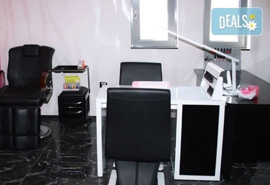 Мечтaете за красив и стегнат силует? Вземете неограничен брой процедури LPG липомасаж на цяло тяло в студио Noir! - Снимка 7