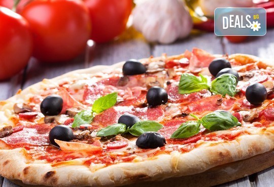 Два часа игри с детско парти за 10 деца! Голяма семейна пица за деца и възрастни, торта и сок в детски клуб Звездички! - Снимка 3