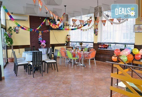 За усмивките на Вашите деца! Детски рожден ден за 10 деца с меню, украса, покани и подарък за рожденика в Бистро Папи! - Снимка 4