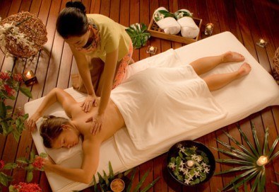 За нови сили и настроение! 60-минутен тайландски масаж на цяло тяло с жасмин в студио Giro!
