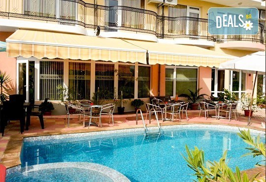 През Юни и началото на Юли на море в Царево! Изберете пакет за 2, 3 или 5 нощувки със закуски, ползване на басейн и фитнес в хотел Мимоза 3* на 100 м. от плаж Нестинарка - Снимка 8