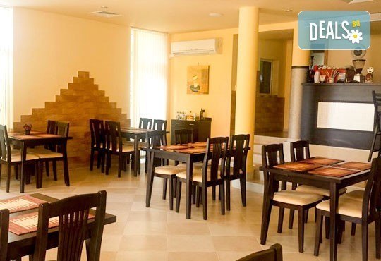 През Юни и началото на Юли на море в Царево! Изберете пакет за 2, 3 или 5 нощувки със закуски, ползване на басейн и фитнес в хотел Мимоза 3* на 100 м. от плаж Нестинарка - Снимка 4