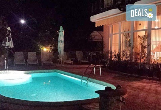 През Юни и началото на Юли на море в Царево! Изберете пакет за 2, 3 или 5 нощувки със закуски, ползване на басейн и фитнес в хотел Мимоза 3* на 100 м. от плаж Нестинарка - Снимка 10