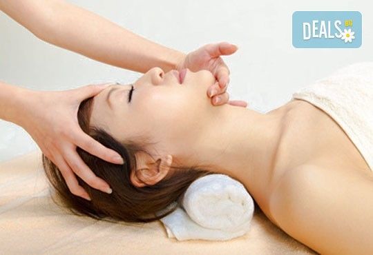 Лечебен масаж при схващания и главоболие и Бонус - масаж с магнезиев гел при болки в мускулите в център Холистик Спа - Снимка 2