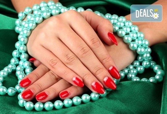 Ноктопластика с удължители или с изграждане, лакиране с лак S.N.B. или CND, подарък: 2 декорации с рисунки или камъни от салон RalNails - Снимка 1