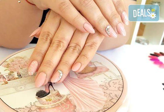 Класически или френски маникюр с гел лак BlueSky, термо гел лак или Bluesky Cat Eye с 4 декорации и пилинг на ръце в салон RalNails - Снимка 4