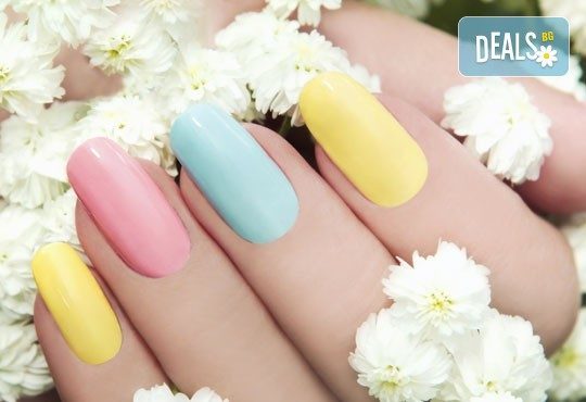 Подарете на ръцете си красота и цвят с класически маникюр с CND Creative play или S.N.B., 2 декорации по избор в салон RalNails! - Снимка 1
