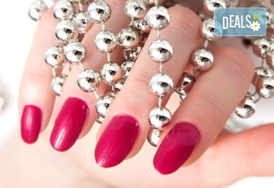 Ноктопластика с удължители и гел или гел върху естествени нокти и лакиране с обикновен лак CND в Studio Diva, Пловдив! - Снимка 2