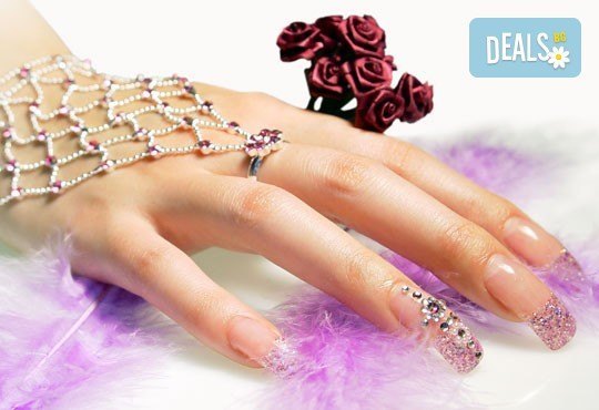Ноктопластика с удължители и гел или гел върху естествени нокти и лакиране с обикновен лак CND в Studio Diva, Пловдив! - Снимка 1
