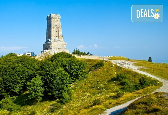 По стъпките на Освобождението! Екскурзия до Шипка, Казанлък, Калофер, Карлово, Панагюрище, Сопот и Копривщица: 2 нощувки, 1 закуска и транспорт от Варна! - Снимка 1