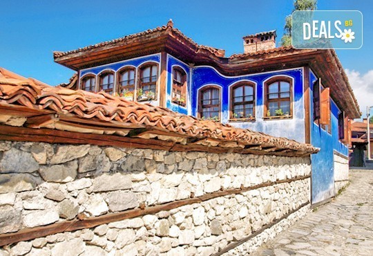 По стъпките на Освобождението! Екскурзия до Шипка, Казанлък, Калофер, Карлово, Панагюрище, Сопот и Копривщица: 2 нощувки, 1 закуска и транспорт от Варна! - Снимка 5
