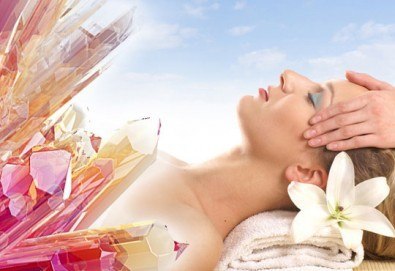 Зодиакално-енергиен чакра масаж на цяло тяло, кристалотерапия, масаж на лице с кристали и ароматни масла в Senses Massage&Recreation!