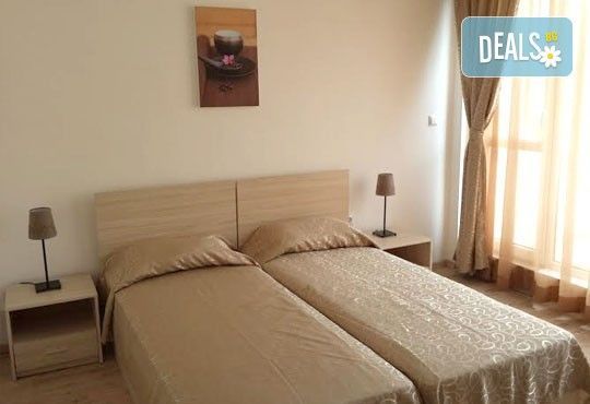 На море през юли, август или септември във Ванила Гардън, Слънчев бряг: 1 нощувка в студио или апартамент, ползване на басейн, шезлонг и чадър! - Снимка 3