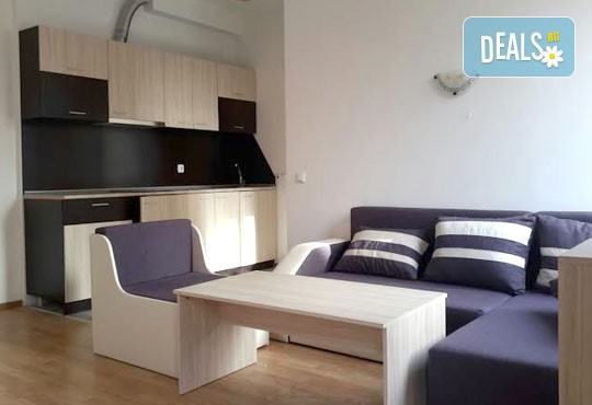 На море през юли, август или септември във Ванила Гардън, Слънчев бряг: 1 нощувка в студио или апартамент, ползване на басейн, шезлонг и чадър! - Снимка 4