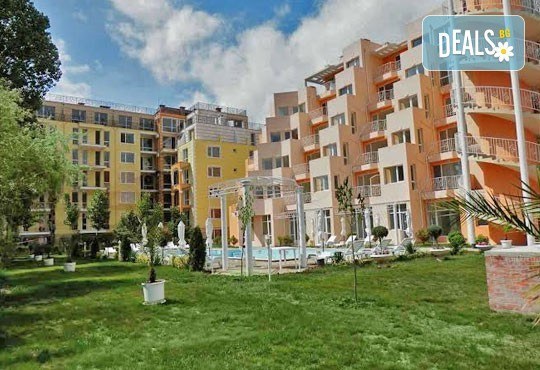 На море през юли, август или септември във Ванила Гардън, Слънчев бряг: 1 нощувка в студио или апартамент, ползване на басейн, шезлонг и чадър! - Снимка 2