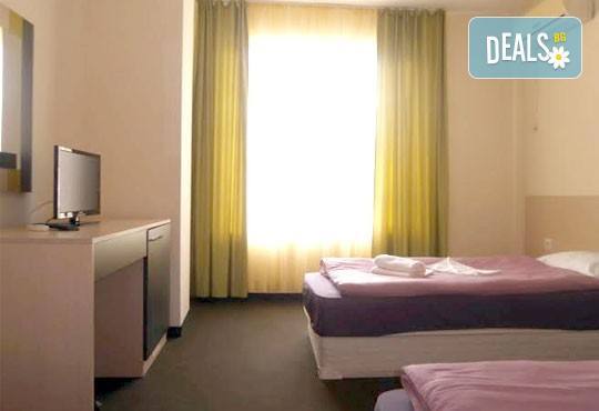 Почивка в разгара на лятото в хотел Спорт Палас, Приморско - 1 нощувка за до трима със закуска, обяд и вечеря! - Снимка 12