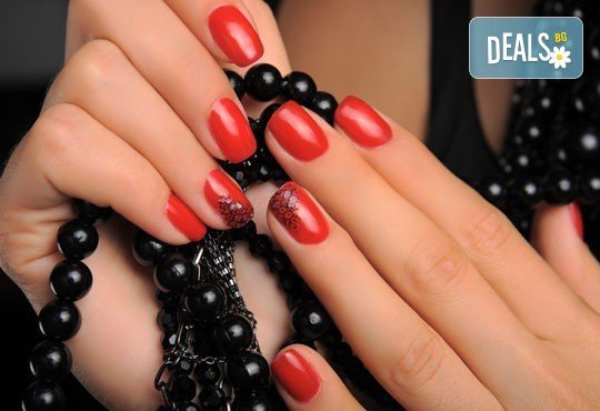 Модерни и различни със студио за красота Лили, Варна! Подарете си маникюр с гел лак Gelish и две декорации! - Снимка 2