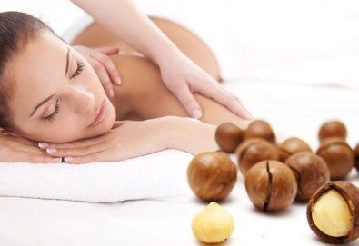 Класически, арома или релаксиращ масаж с масла от жасмин, макадамия и алое в Chocolate & Beauty