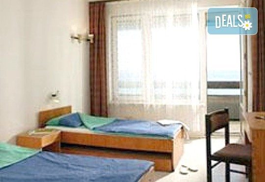 Топ сезон в с. Лозенец на няколко крачки от морето от 22.07 до 31.08.2016г.! Нощувка със закуска, обяд и вечеря в Хотел Чайка (Почивна станция Чайка) на супер цена! - Снимка 2