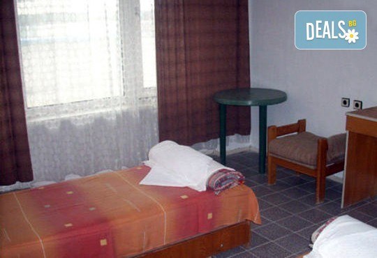 Топ сезон в с. Лозенец на няколко крачки от морето от 22.07 до 31.08.2016г.! Нощувка със закуска, обяд и вечеря в Хотел Чайка (Почивна станция Чайка) на супер цена! - Снимка 5