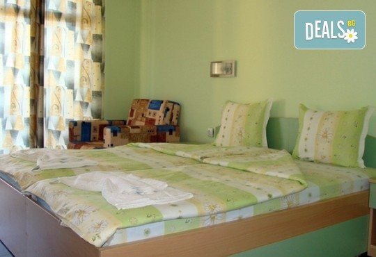 До 20.08 на море в Свети Влас! 5 или 7 нощувки в хотел Галактик на 50м. от плажа - Снимка 6