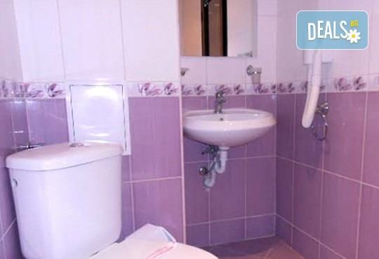 До 20.08 на море в Свети Влас! 5 или 7 нощувки в хотел Галактик на 50м. от плажа - Снимка 5