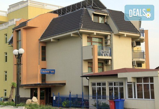 До 20.08 на море в Свети Влас! 5 или 7 нощувки в хотел Галактик на 50м. от плажа - Снимка 10