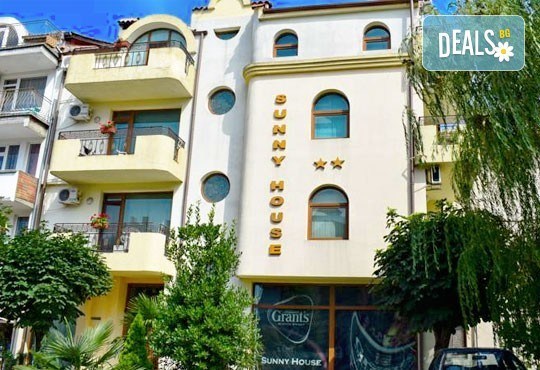 През юли в Царево! 3/5/7 нощувки в Семеен хотел Sunny House 2* - Снимка 10