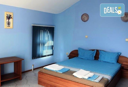 През юли в Царево! 3/5/7 нощувки в Семеен хотел Sunny House 2* - Снимка 4